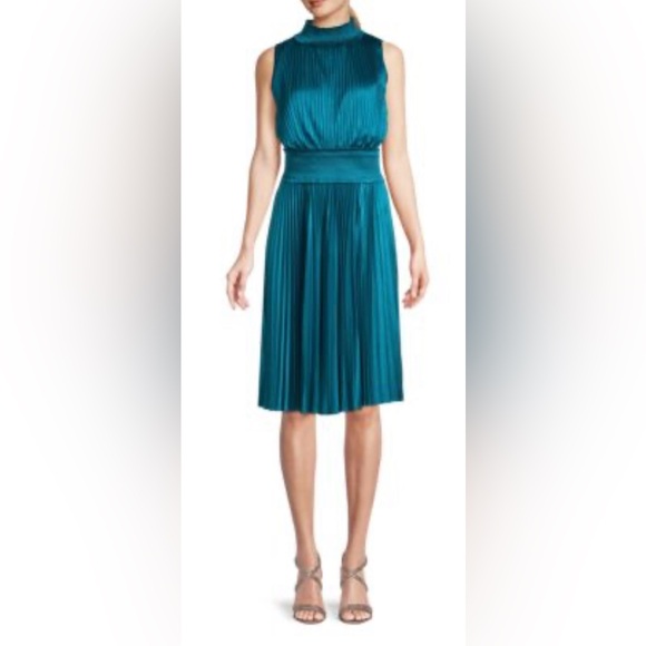 Nanette Lepore Dresses & Skirts - NWT. Nanette Lepore Elegant Teal Pleated Sleeveless Dress